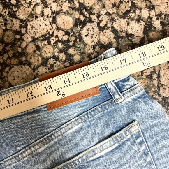 Lucky Brand Drew Mom Jeans High Rise Button Fly Taper Blue Distressed Sz 14/32A - Picture 4 of 7